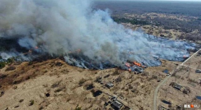 В свердловском поселке Сосьва сгорели 92 строения, погиб один человек