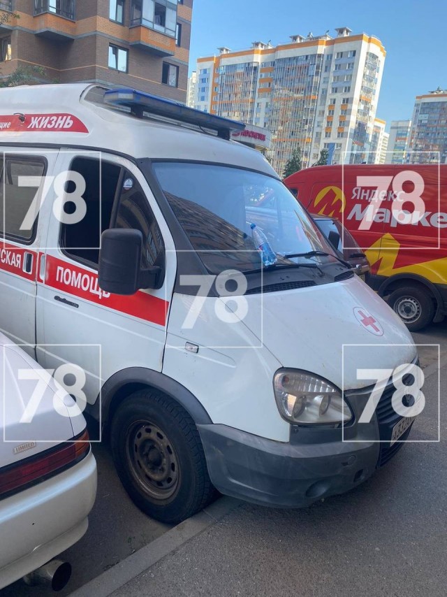 В Мурино искатель приключений угнал машину скорой помощи, попал в ДТП и убежал