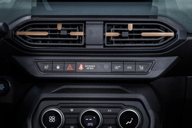 Renault обновила неизвестные в России Логан III и Сандеро III