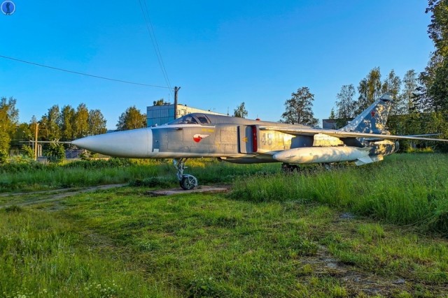 Заброшенный гарнизон военного аэродрома Сиверский