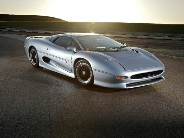 Vector W8 и другие. Редких суперкаров фотопост.