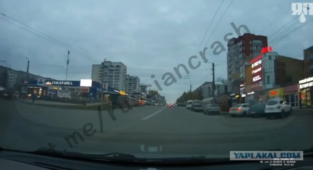 Ладно он летел, но она куда ехала?