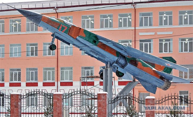 20 самых интересных авиапамятников