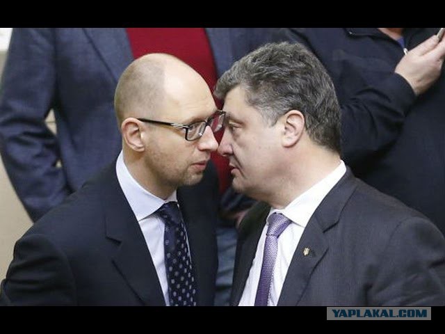 Президент и премьер Украины спешно покинули Киев