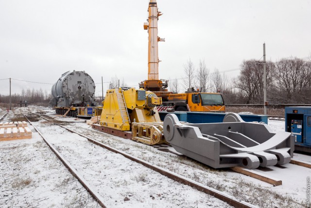 Транспортировка корпуса ядерного реактора через Великий Новгород
