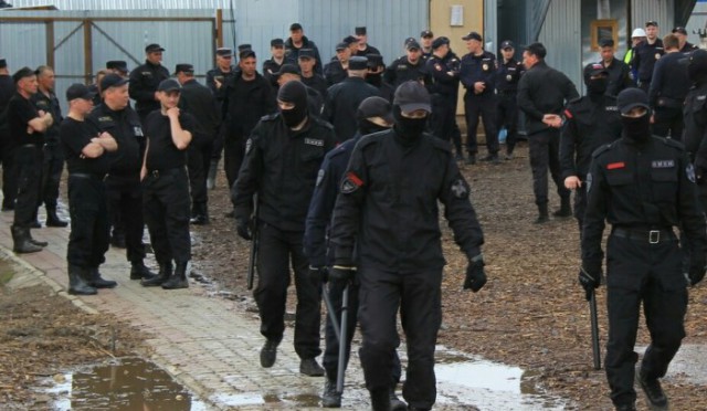 В Харькове сегодня скинули памятник Жукову