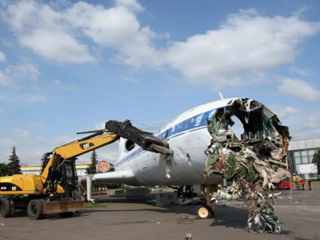 Очередная реформа Сердюкова грозит похоронить надежды отечественного авиастроения