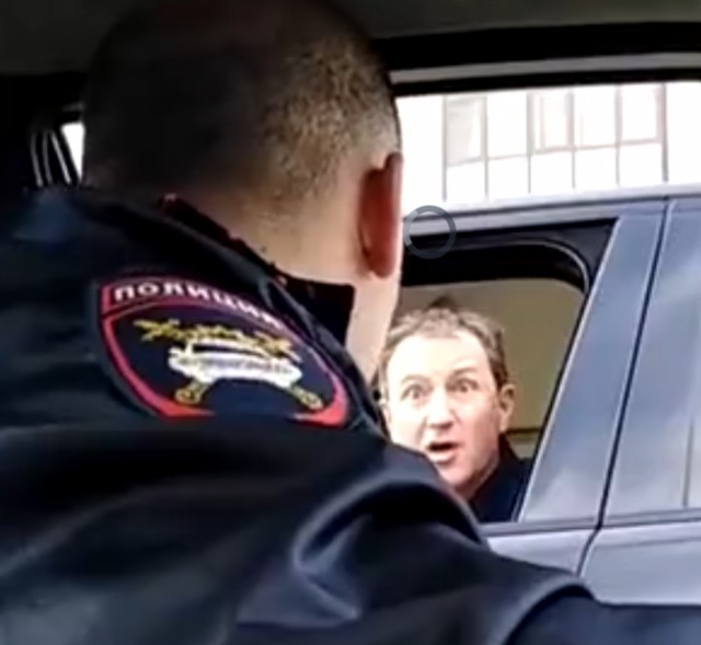 Полицейский vs депутат