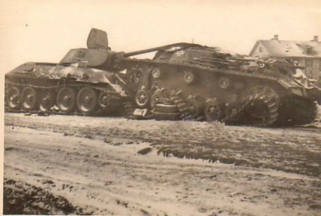 Вместе с Горобцом в Калинине в 1941 году совершил подвиг еще один танковый экипаж