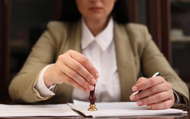 Нотариусы предложили меры борьбы с мошенничеством по схеме Долиной