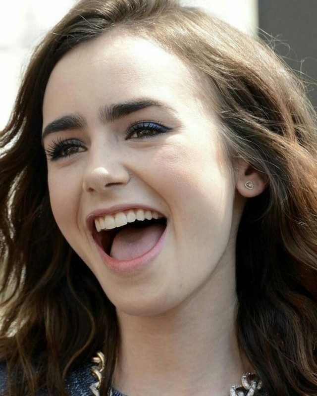 Фил Коллинз со своим сыном Мэтью в 2016 и 2026 годах.