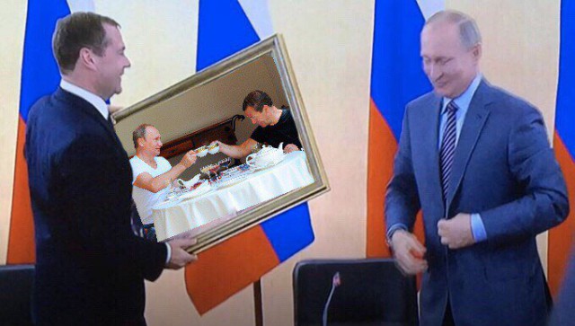 Путин подарил Медведеву на день рождения картину "В цеху"