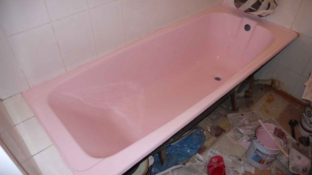 Реставрация ванны и раковины наливным акрилом.