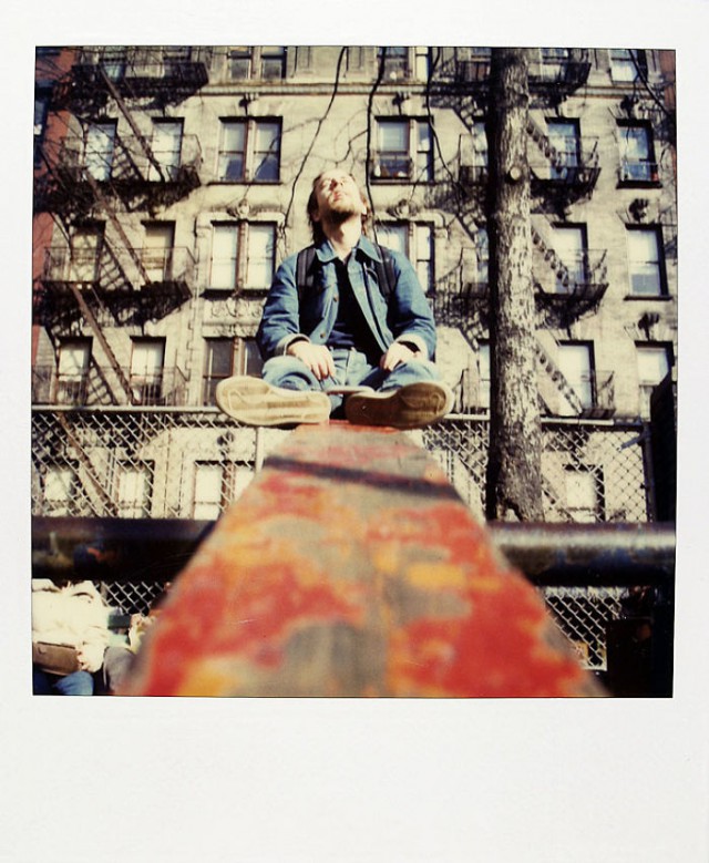История мужчины, который снимал каждый день на Polaroid 18 лет, пока рак не украл его жизнь