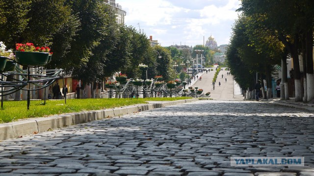 На центральной улице Орла начали разваливаться "гробы"
