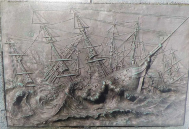 Памятник затопленным кораблям: колдовство и реальность