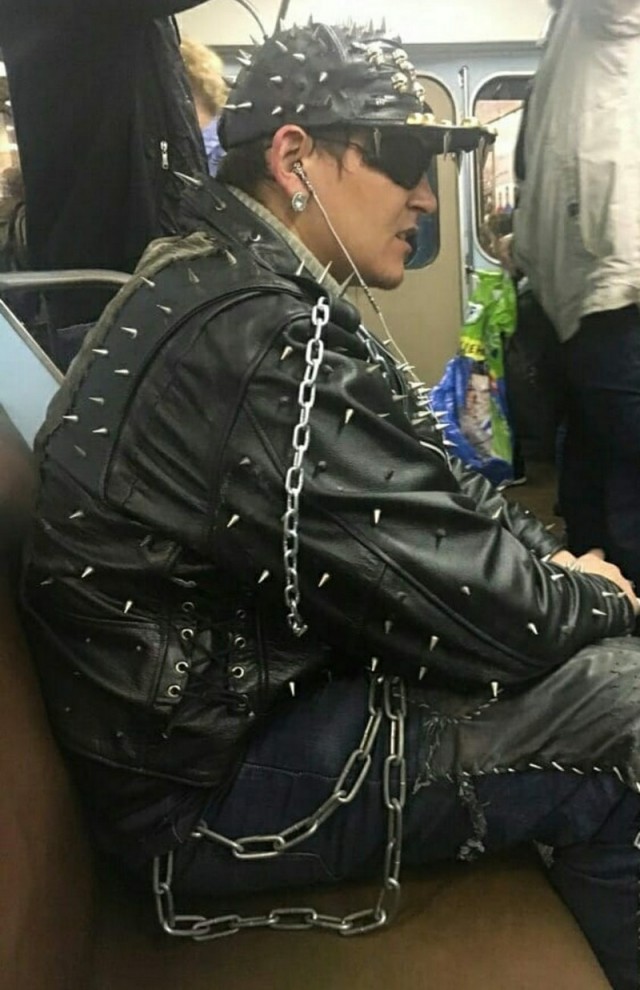 Не переводятся модники в подземельях нашего метрополитена