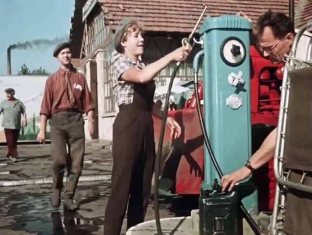 Заправщица