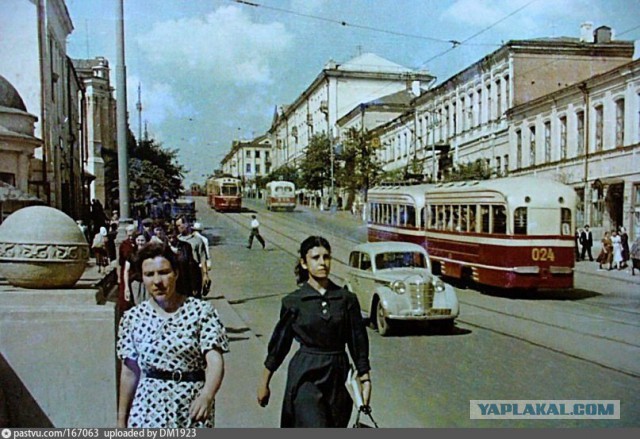 На центральной улице Орла начали разваливаться "гробы"