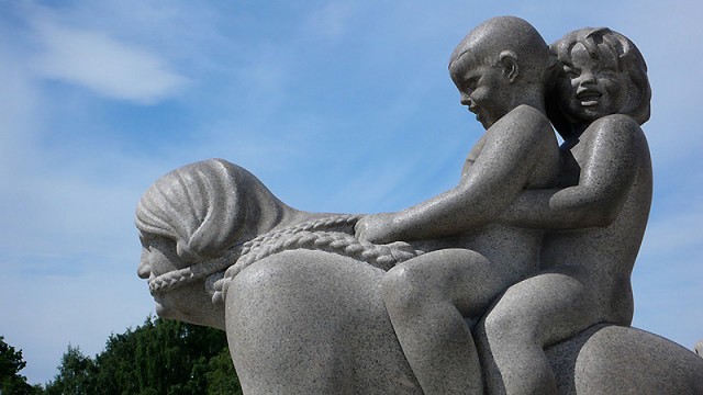 Памятники, способные удивить любого