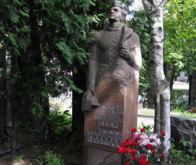«Если не я – то кто?», О жизни и загадочной гибели великого летчика