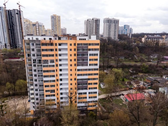 Жители новостройки в Киеве начали отапливаться дровами