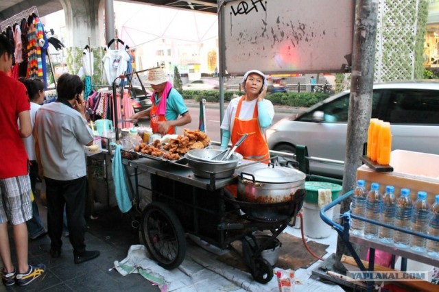 Уличная еда в Бангкоке