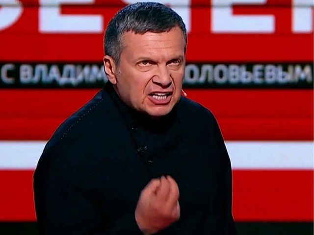 В Одессе местные жители сообщают, что сотрудники военкомата открыли стрельбу в воздух при попытке задержать мужчину