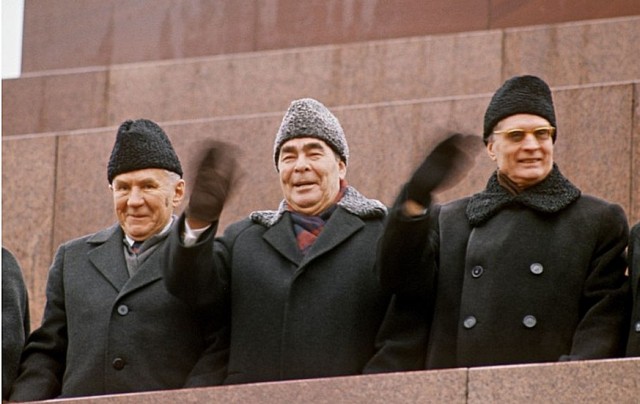 Кто, кто?! Ильич в пальто!