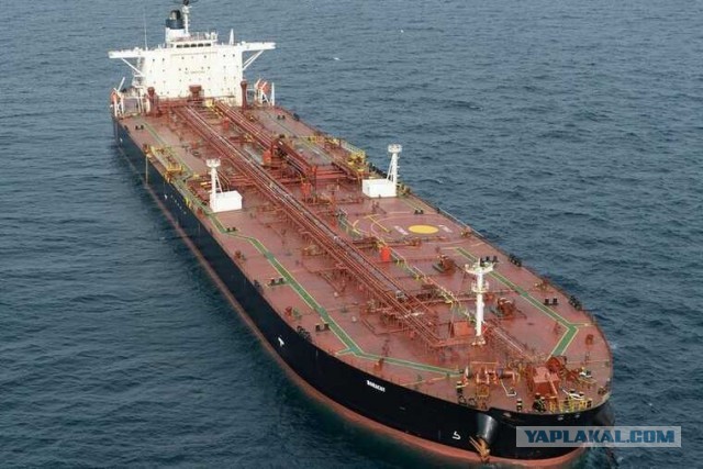 На захваченном у Венесуэлы танкере нашли 1,5 тонны золота, миллион евро и запчасти для дронов