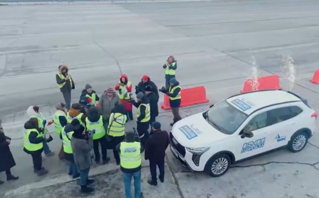 Многодетной семье из Хабаровска подарили новенький кроссовер