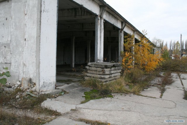 Заброшенная танковая база.