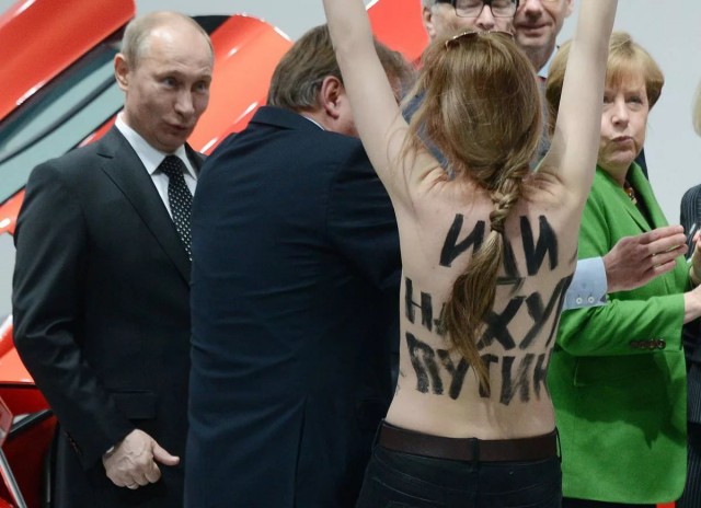 Активисток Femen отловили на подступах к Елисейскому дворцу
