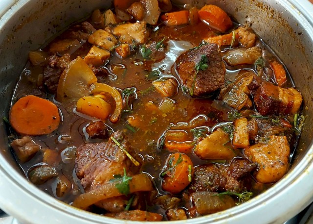 Мясо по-бургундски. Boeuf Bourguignon