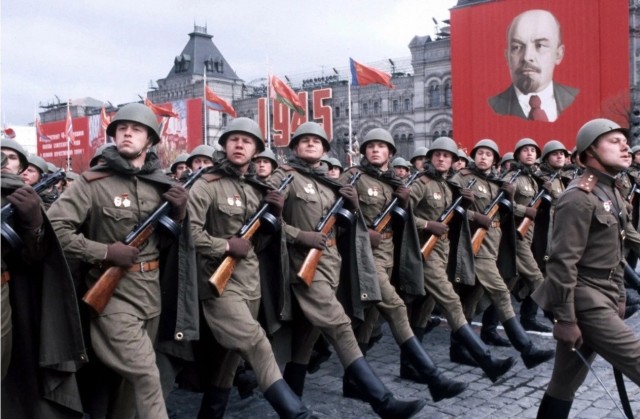 С днём Рабочей Крестьянской Красной Армии!