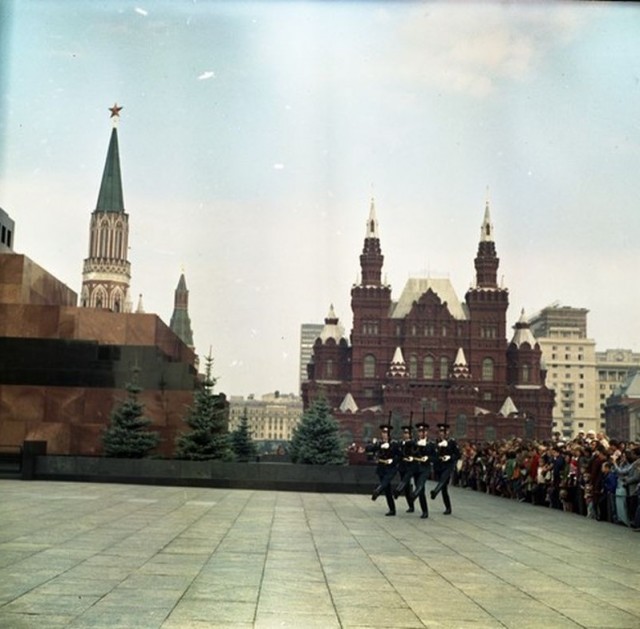 День в истории. Отмена поста номер один у Мавзолея