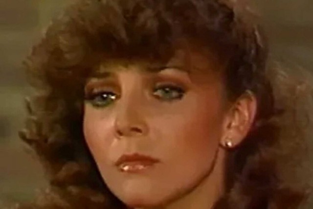 Советские школьницы с модными прическами.