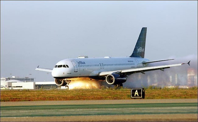 Ювелирная работа: как Аэробус A320 сел с повернутым колесом