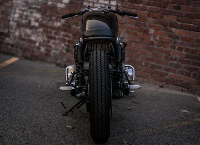 Черный как ночь: уникальный кастом Yamaha XS1100 поражает деталями — как создавался проект