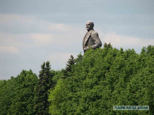 Самая большая в мире голова Ленина