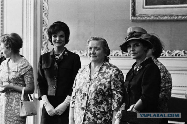 Королева-мать в недоумении.   Для русских - ничего нового.