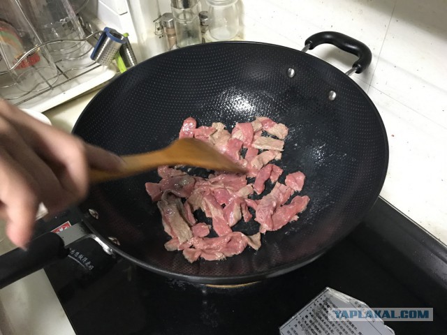 Говядина с чёрным перцем, по-китайски.