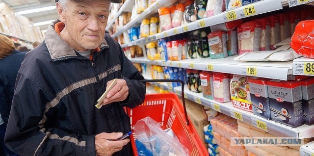 Производители мяса, хлеба и молока бьют тревогу: В России могут появиться продовольственные карточки.