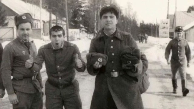 Армейские фотографии советских знаменитостей.