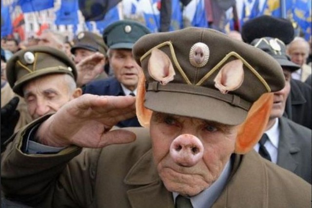 Опрос: число россиян, одобряющих работу Путина, упало до минимального значения за год