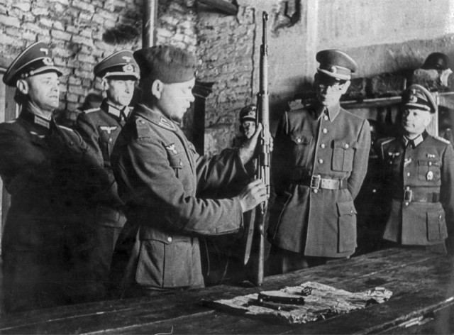 Фотографии связанных с историей Красной и Советской Армии.