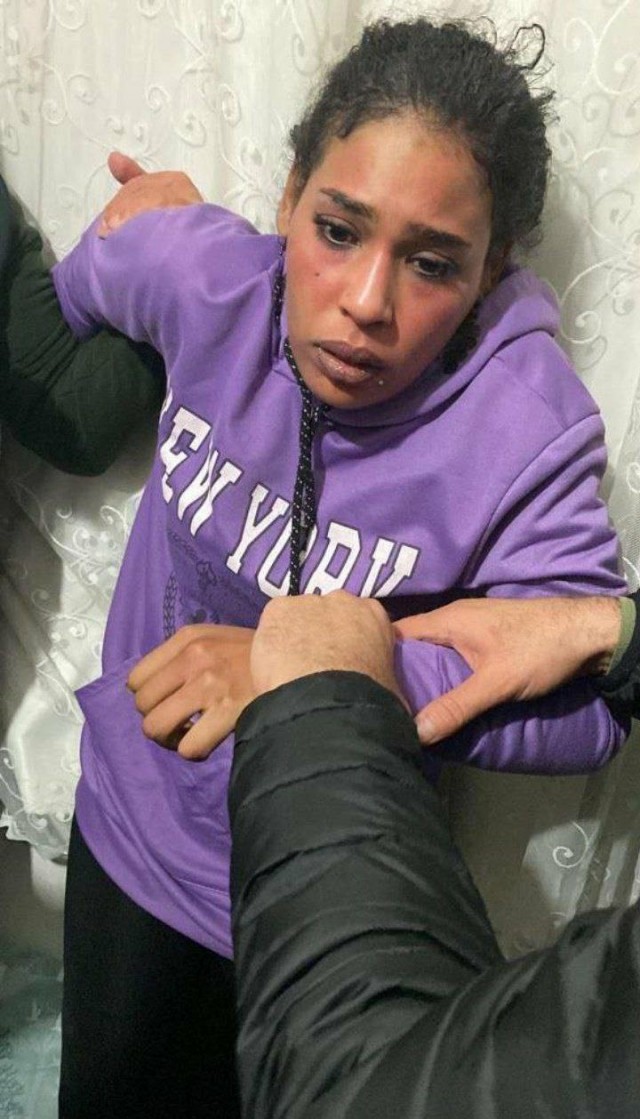 В сети появились кадры с убегающей от места взрыва в Стамбуле женщиной