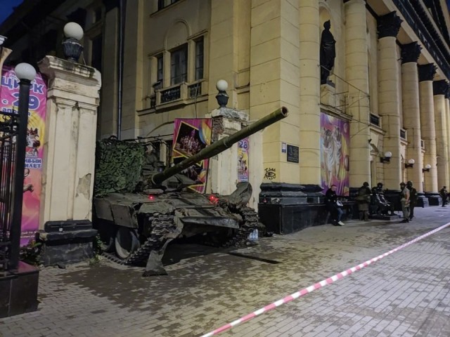 «Культ такой образуется»: как ростовчане прощались с Евгением Пригожиным под стенами цирка