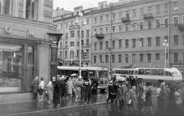 Дата в истории - "Сайгон" и "Спокойной Ночи, Малыши"