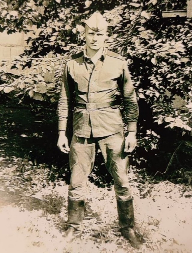 А давайте в честь праздника, выкладывать свои армейские фотки уважаемые яповцы